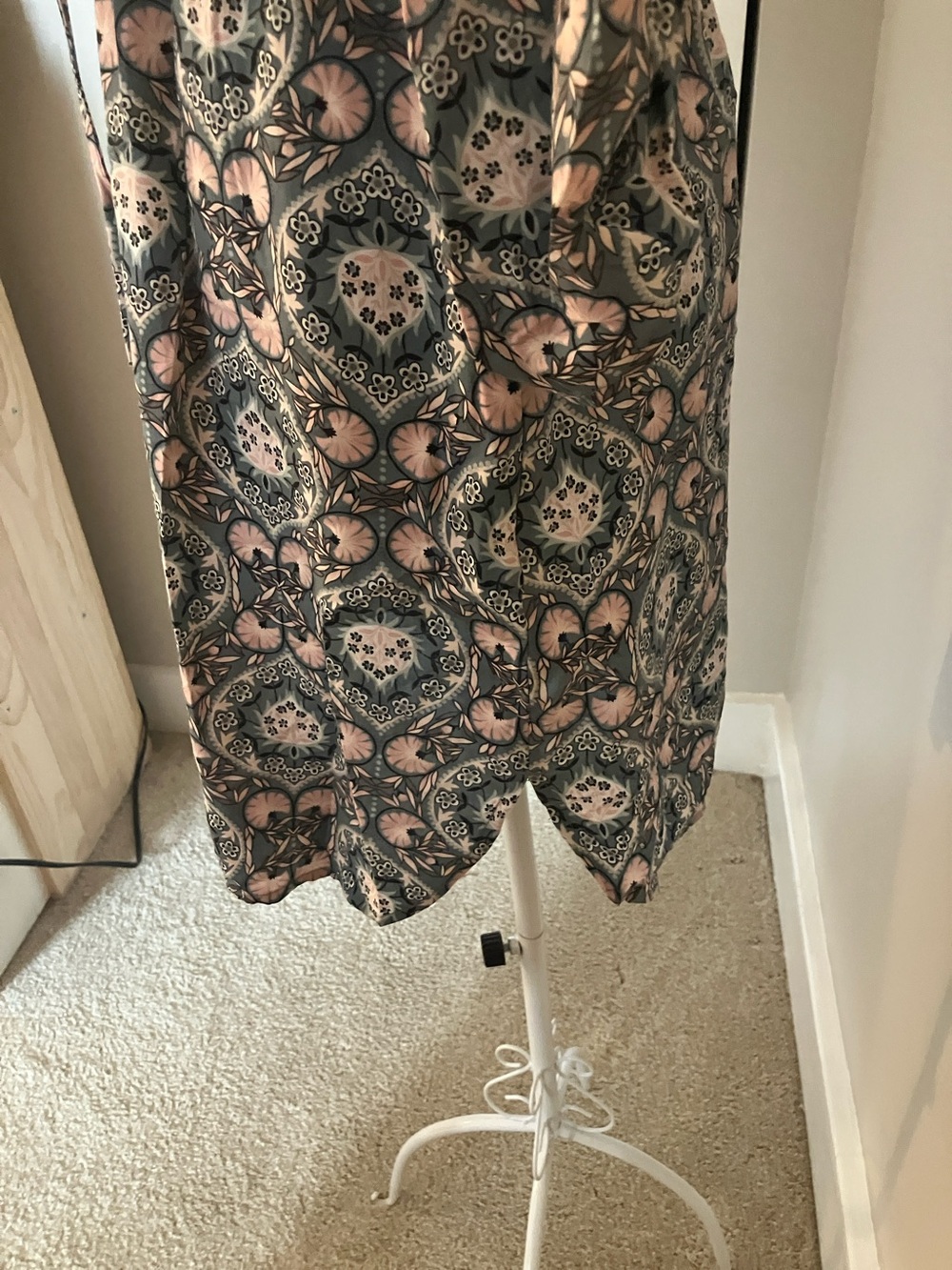 LOFT Floral Tie-Waist Mini Dress in Dusty Blue and Blush Art Nouveau print Sz SP - Picture 7 of 9